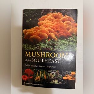 Mushrooms of the Southeast (A Timber Press Field Guide)